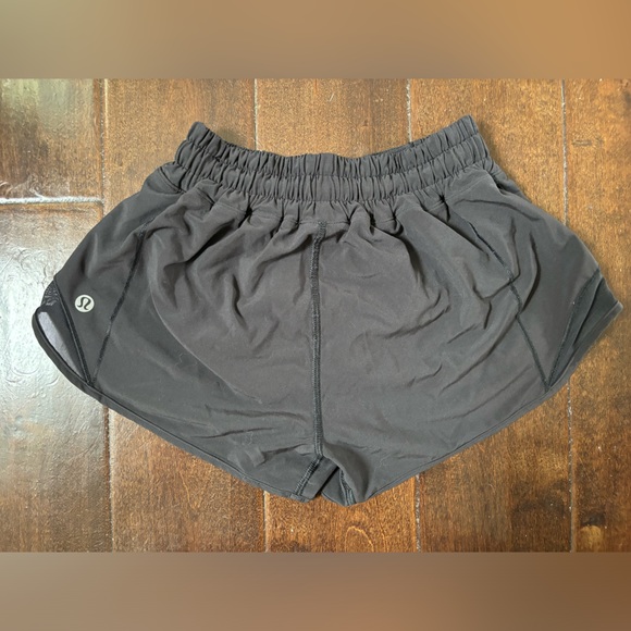 Lululemon Hotty Hot Low-Rise Short 2.5” Black Size 0 - Picture 2 of 3